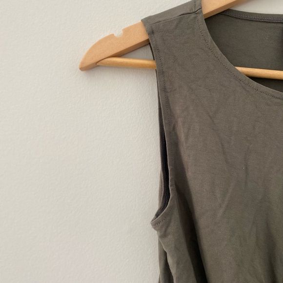 Dark green size small cropped top. - Picture 2 of 3